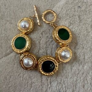 Elegant Gold and Green Bracelet with Pearl Accents